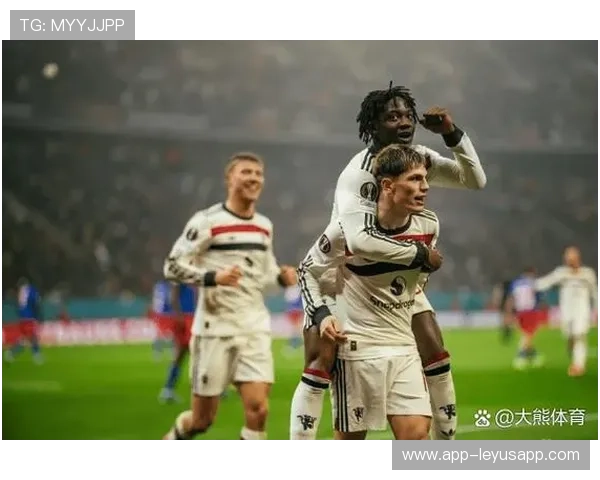 曼联在训练赛中尝试更多直塞与插上的组合战术 曼联在训练赛中尝试更多直塞与插上的组合战术